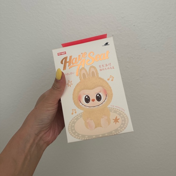 Pop Mart The Monsters Have A Seat Labubu - Zizi - Picture 2 of 4